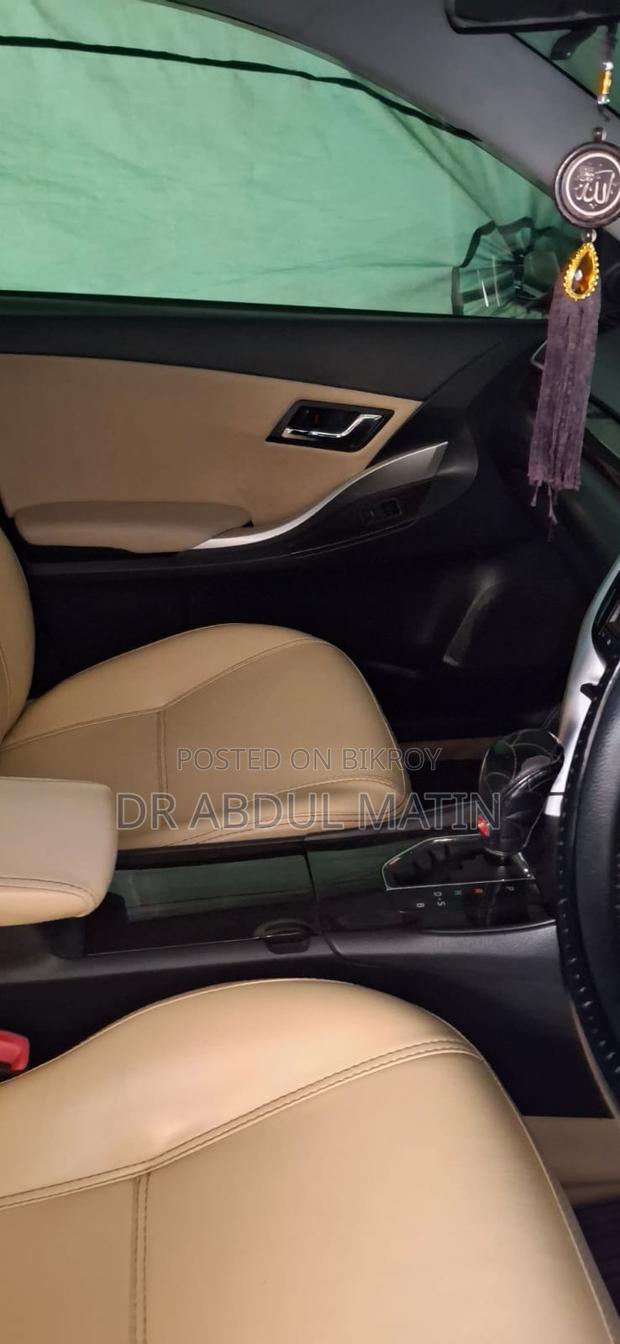 Toyota Premio F 2017
