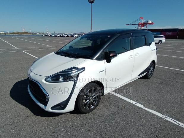 Toyota Sienta 2021