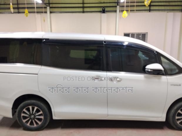 Toyota Esquire push start 2017