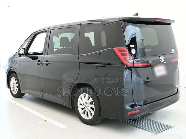 Toyota Noah Hybrid G Black New 2022