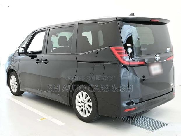 Toyota Noah Hybrid G Black New 2022