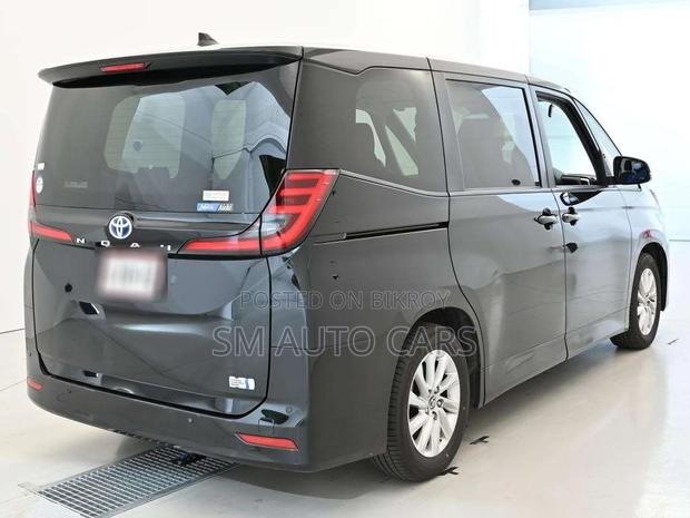 Toyota Noah Hybrid G Black New 2022