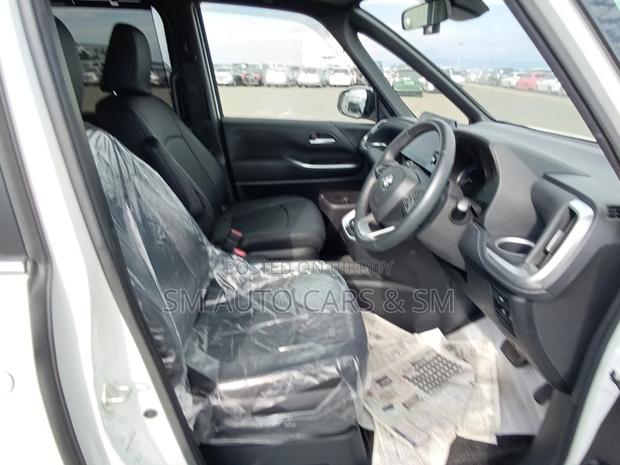 Toyota Noah Hybrid SZ Pearl New 2022