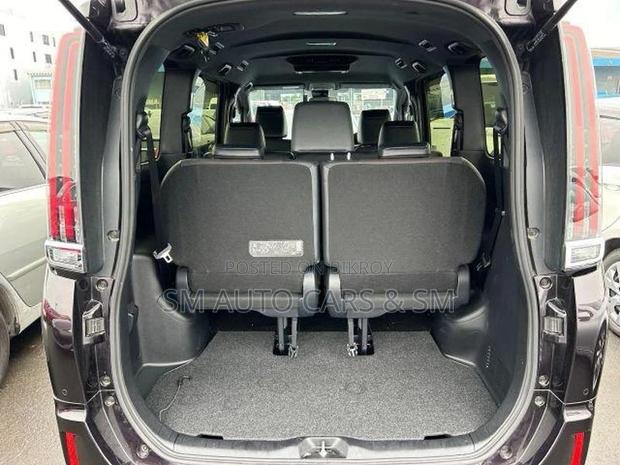 Toyota Esquire Non hybrid Gi Wine 2021