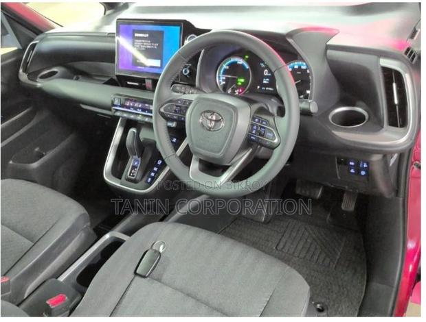 Toyota Noah Hybrid S-G 2023