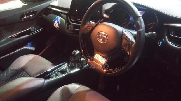 Toyota C-HR G-LED/ 2 ton 2021