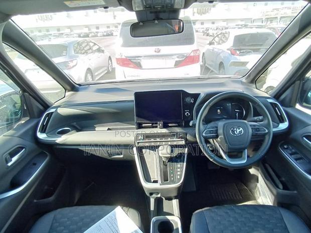 Toyota Voxy Hybrid S-Z 2024