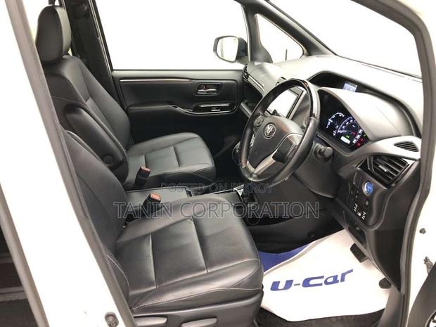 Toyota Esquire Hybrid GI 2020