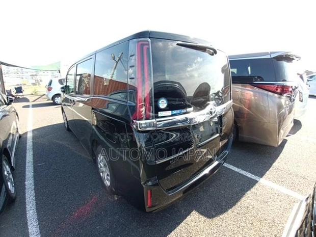 Toyota Noah X 2021