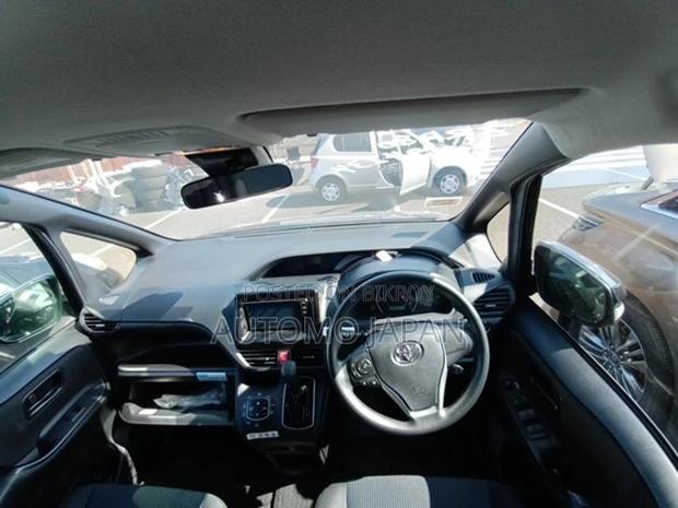 Toyota Noah X 2021