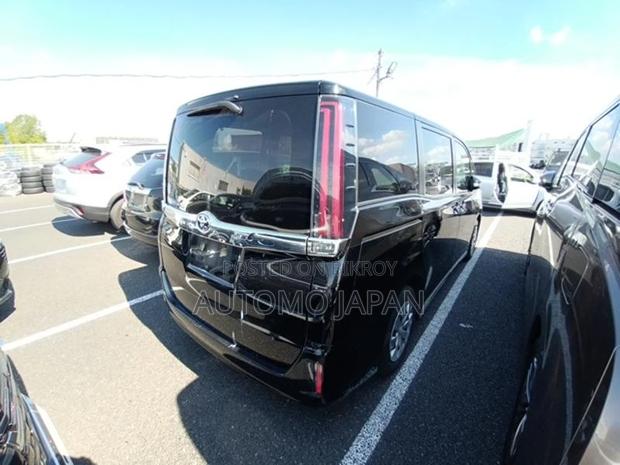Toyota Noah X 2021
