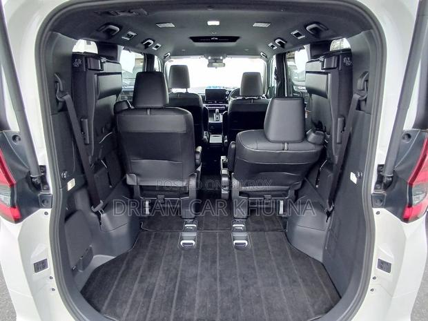 Toyota Noah S-Z Full Option 2023