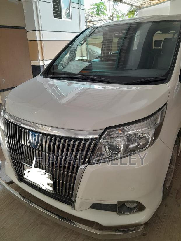 Toyota Noah SQUARE 2015