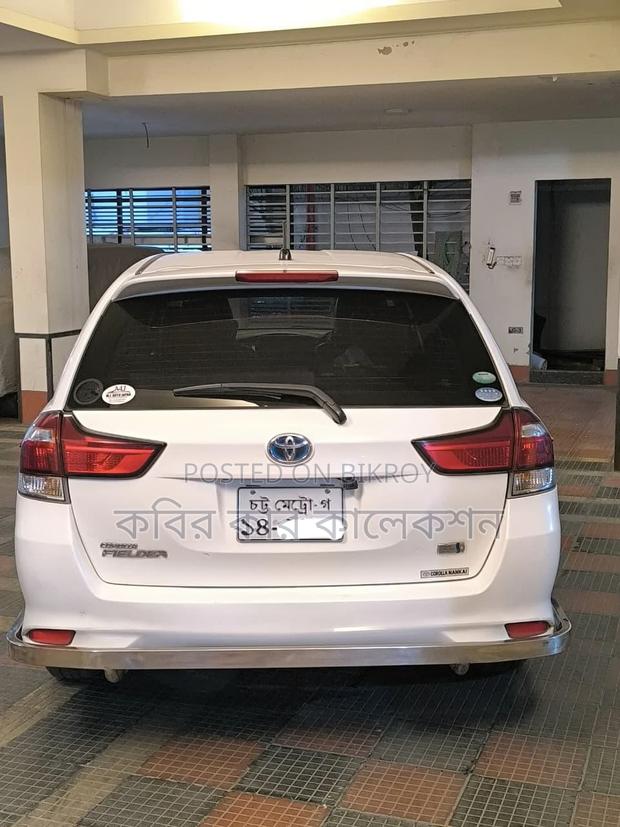 Toyota Fielder hybrid 2017