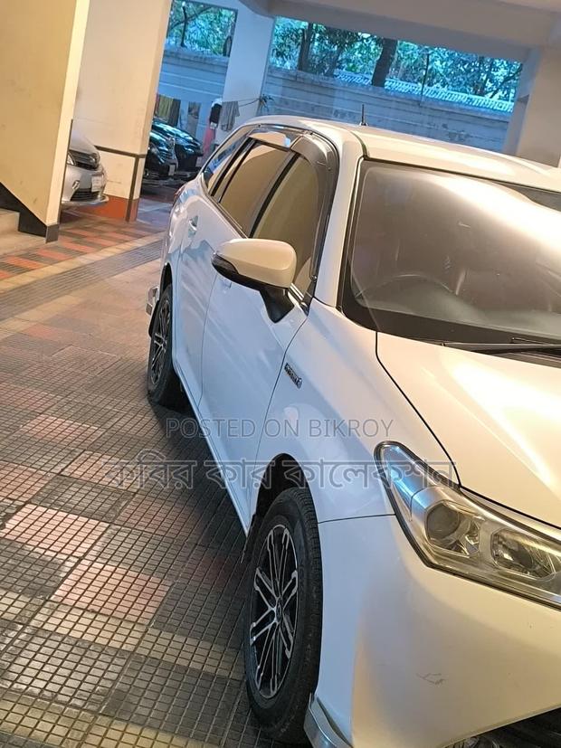 Toyota Fielder hybrid 2017