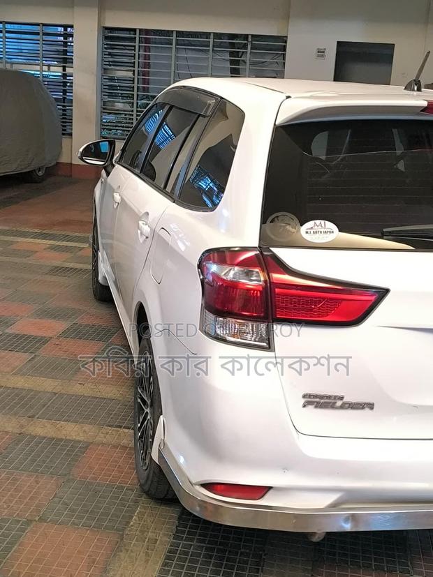 Toyota Fielder hybrid 2017