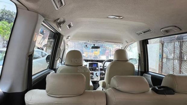Toyota Noah 2013