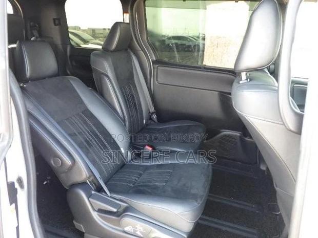 Toyota Esquire GI PREMIUM HYB 4.5 2021