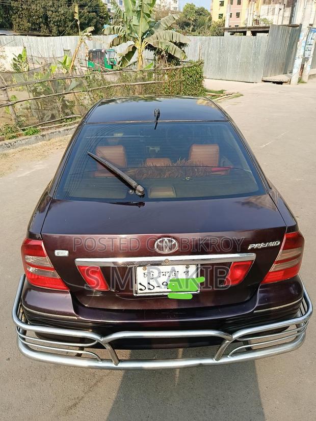 Toyota Premio . 2004