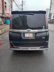 Toyota Noah push start hybrid 2017 for sale