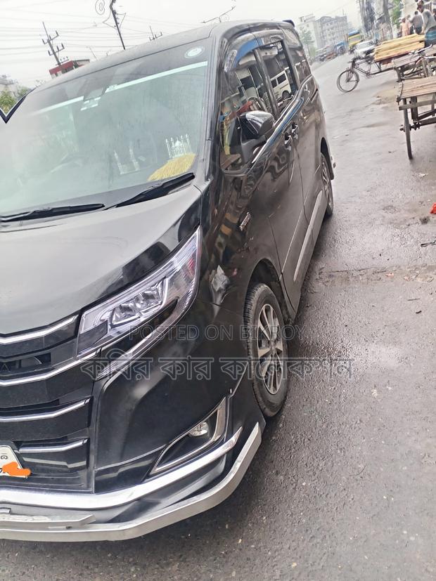 Toyota Noah push start hybrid 2017