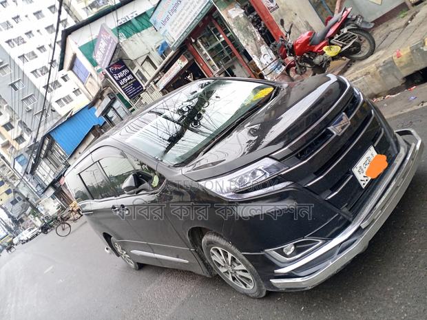 Toyota Noah push start hybrid 2017