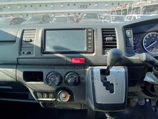 Toyota Hiace Ambulance DX Highrof 2021