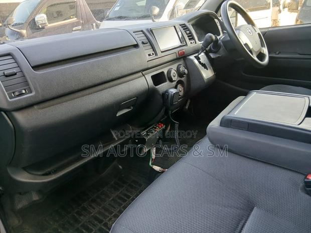 Toyota Hiace Ambulance DX Highrof 2021