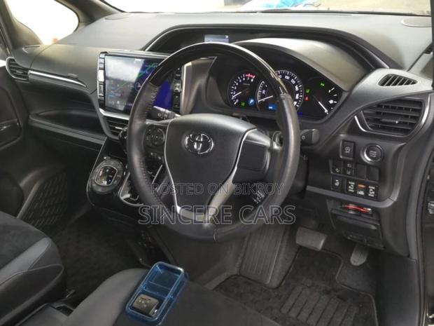 Toyota Esquire GI PREMIUM NON HYB 2021