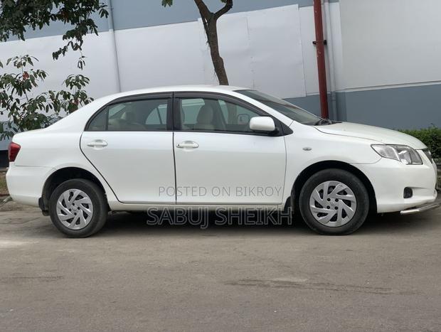 Toyota Axio . 2010