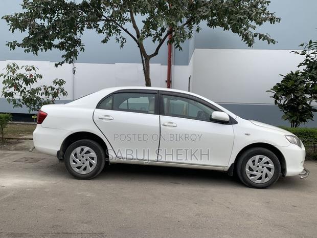 Toyota Axio . 2010