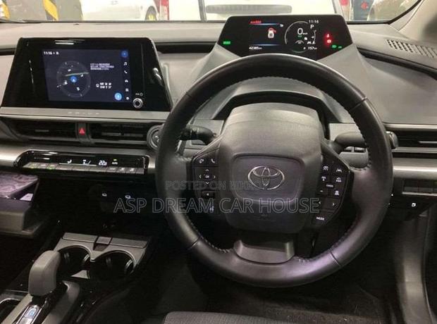 Toyota Prius U Hybrid New Shape 2023