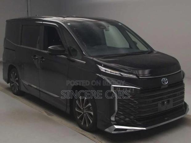 Toyota Voxy S-Z HYB BODYKIT/360 2023
