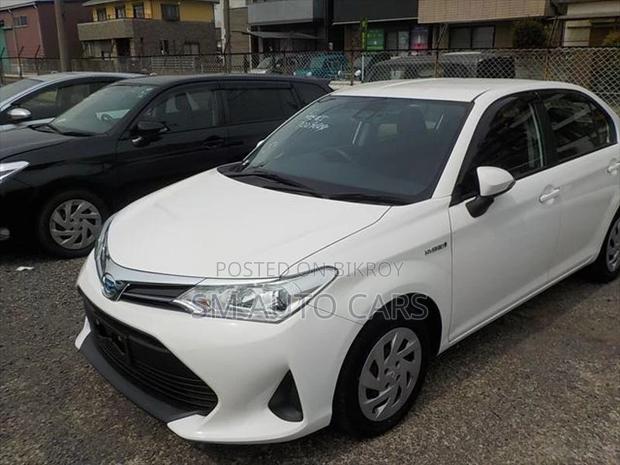 Toyota Axio Hybrid EX White 2021