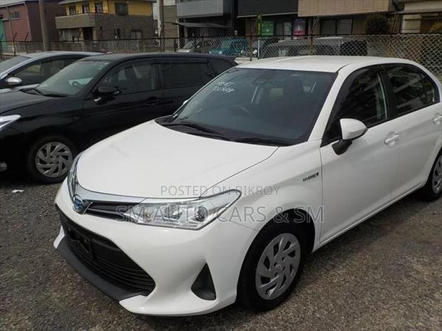 Toyota Axio Hybrid EX White 2021