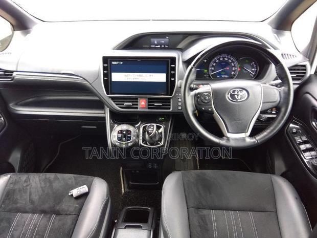 Toyota Esquire HY-GI-PREMIUM-4.5. 2020