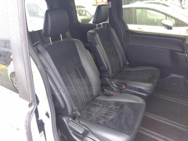 Toyota Esquire HY-GI-PREMIUM-4.5. 2020