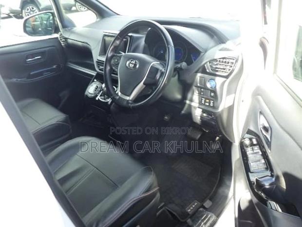 Toyota Noah G Hybrid 2 door pwr 2021