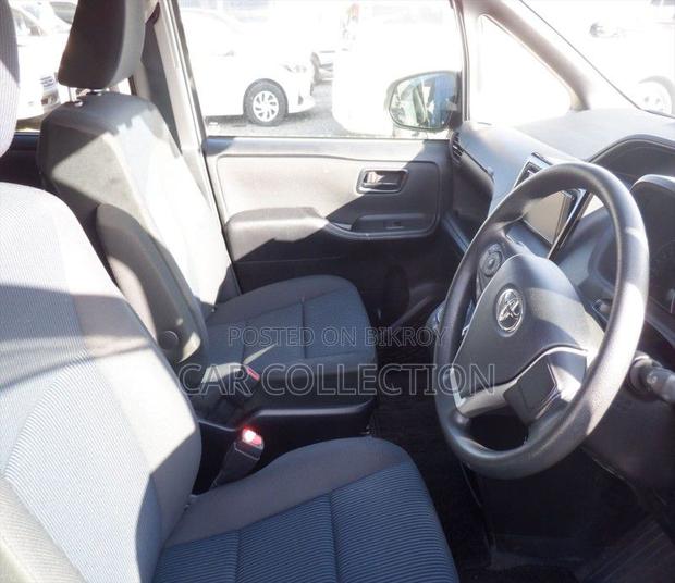 Toyota Noah 2021