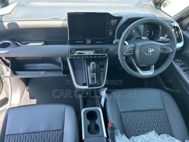 Toyota Noah SZ 2022