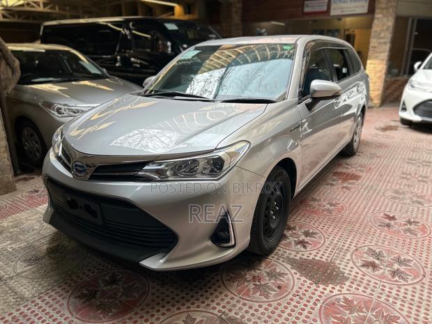 Toyota Corolla Fielder 1.5 Hybrid FWD 2020 Silver