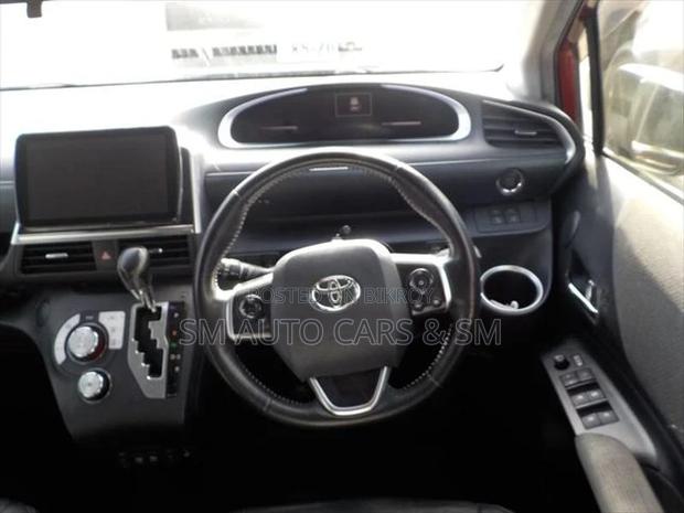 Toyota Sienta Non Hybrid G Red 2021
