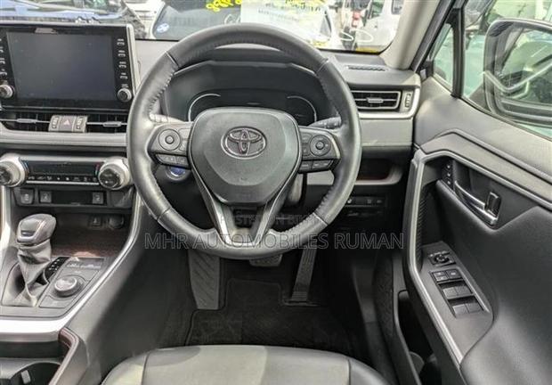 Toyota RAV4 G ADVANCE PACKAGE. 2020