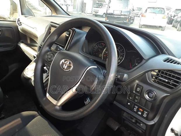 Toyota Noah X Smart Non HV Pearl 2021