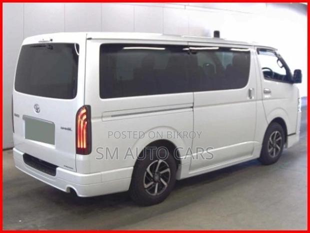 Toyota Hiace Super GL Pearl 2022