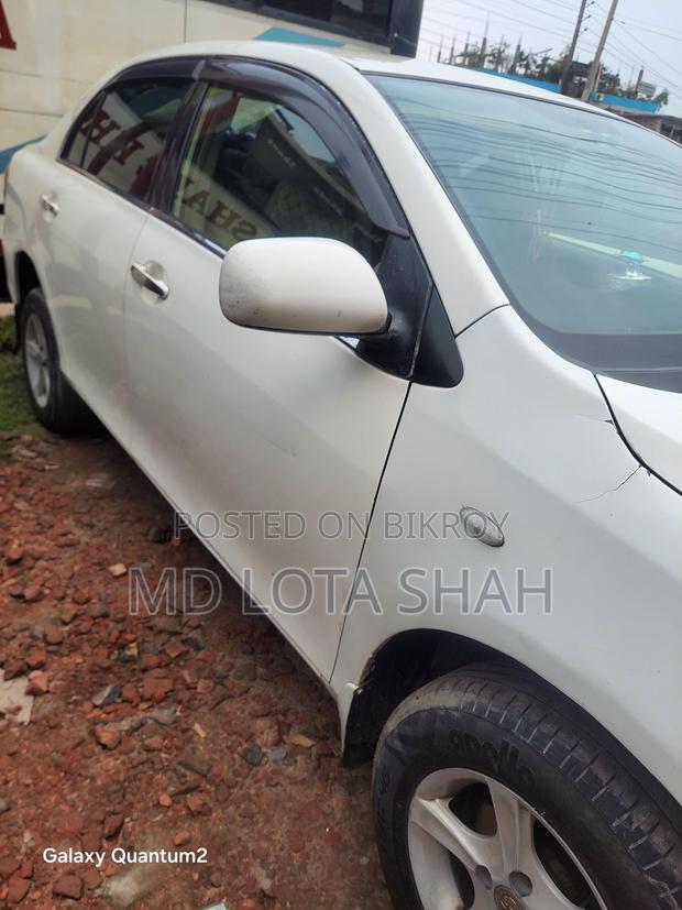 Toyota Axio . 2008