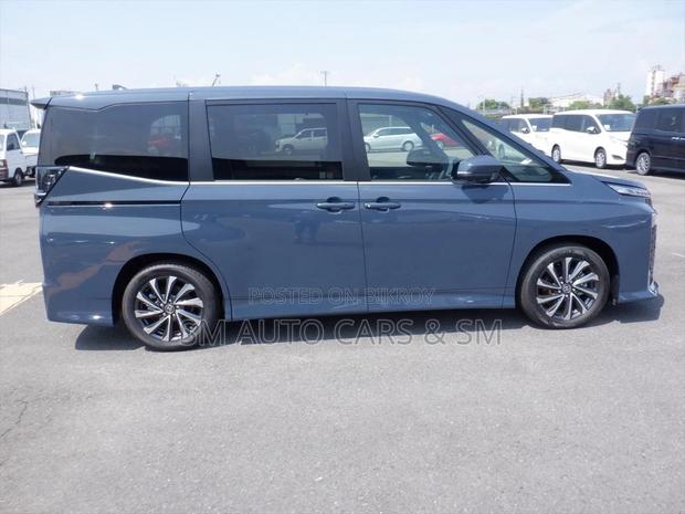 Toyota Voxy SZ Massive Grey 2022