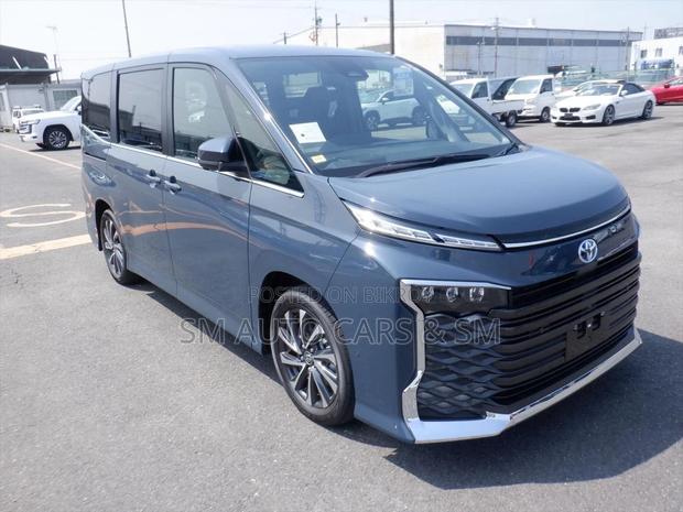 Toyota Voxy SZ Massive Grey 2022