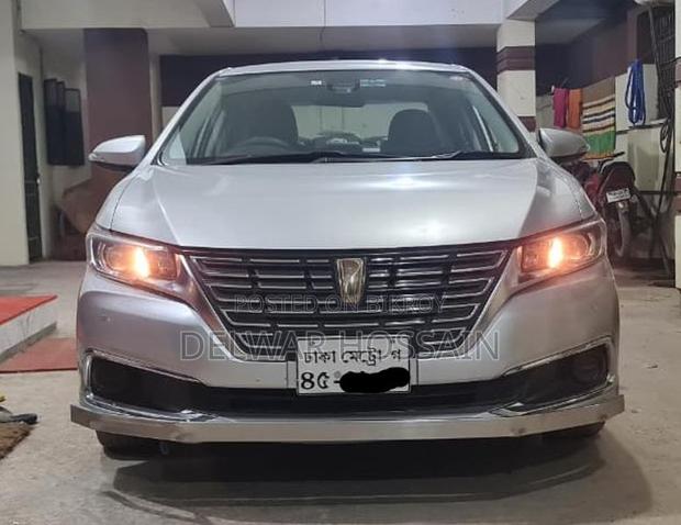Toyota Premio 2017 Silver
