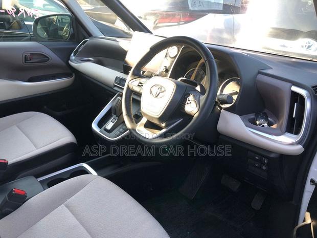 Toyota Noah G Hybrid 8 Seat2022 2022